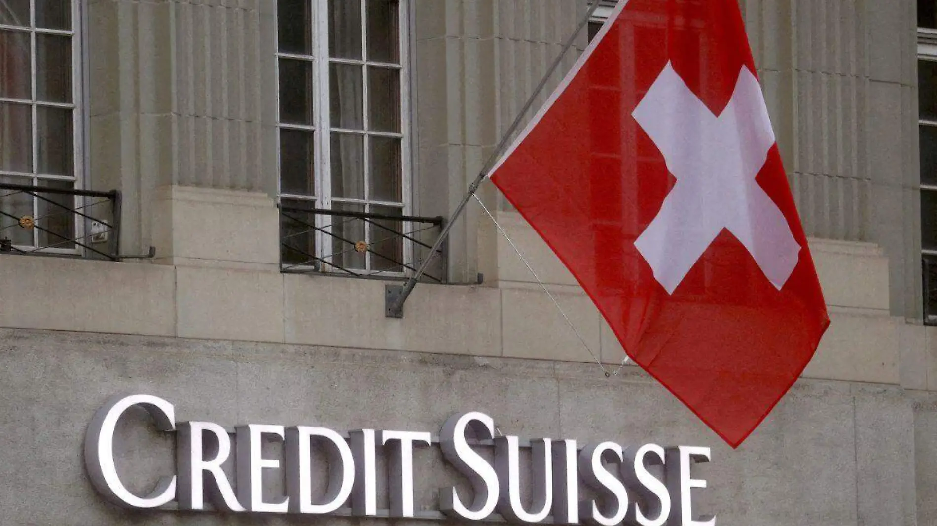 Las acciones del banco Credit Suisse caen un 26 a un mínimo histórico